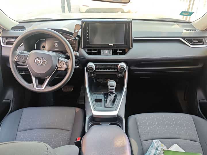 Фото 2 - Toyota RAV4