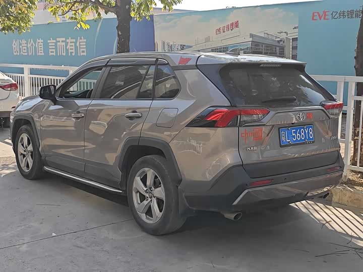 Фото 4 - Toyota RAV4