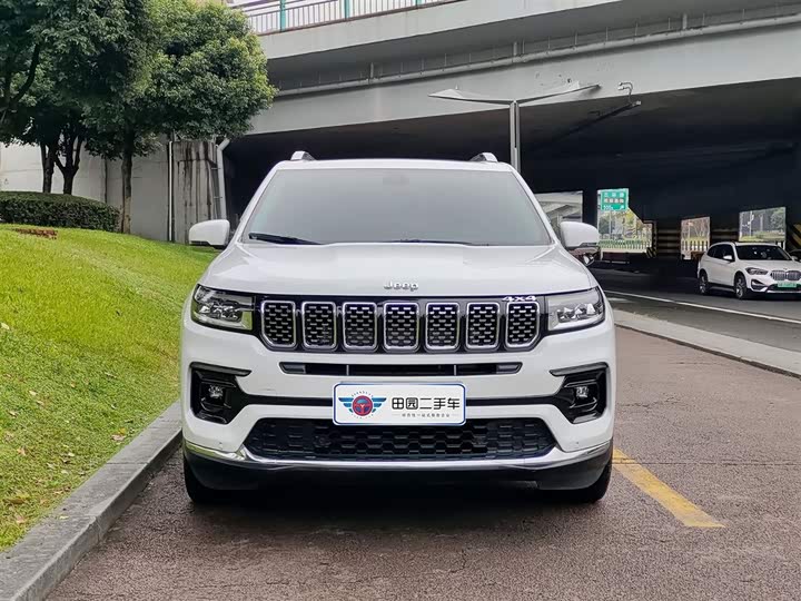 Фото 2 - Jeep Grand Commander