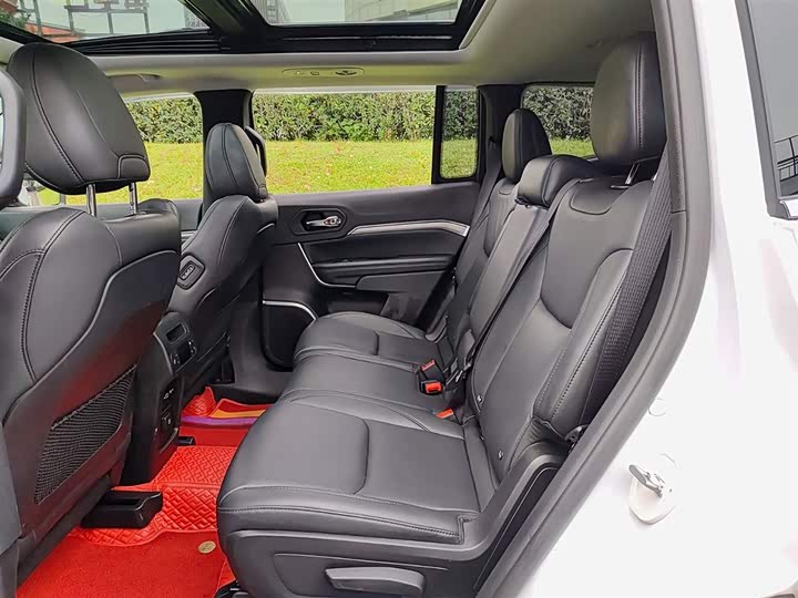 Фото 8 - Jeep Grand Commander