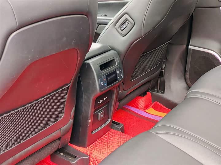 Фото 9 - Jeep Grand Commander