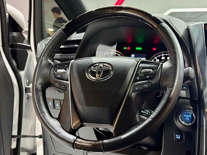 Фото 12 - Toyota Vellfire