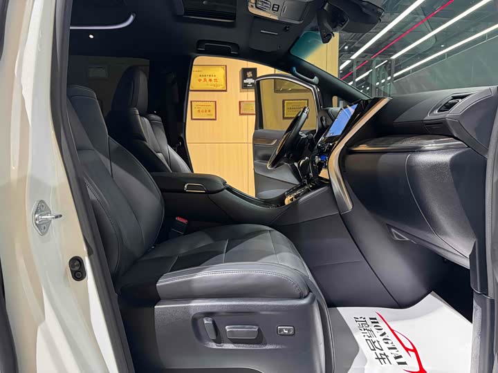 Фото 13 - Toyota Vellfire