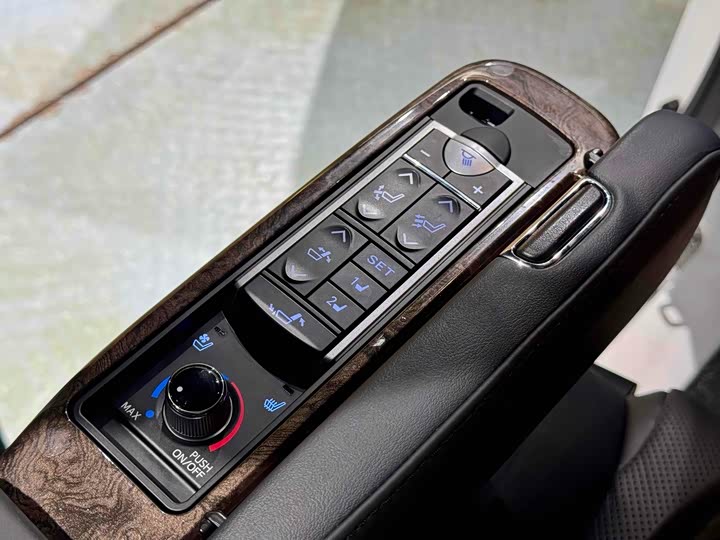 Фото 16 - Toyota Vellfire