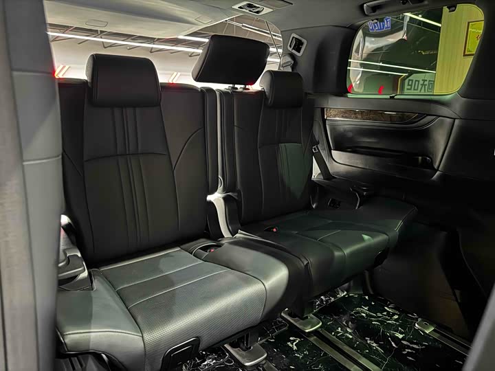 Фото 17 - Toyota Vellfire