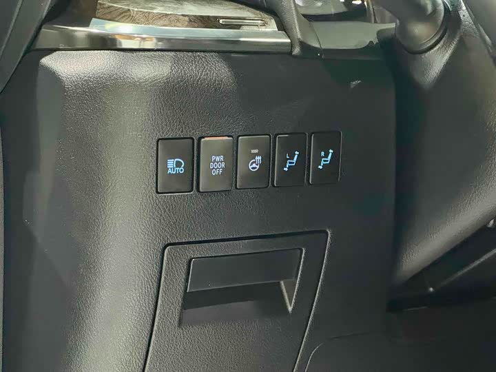 Фото 7 - Toyota Vellfire