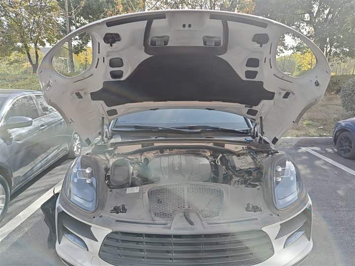 Фото 10 - Porsche Macan