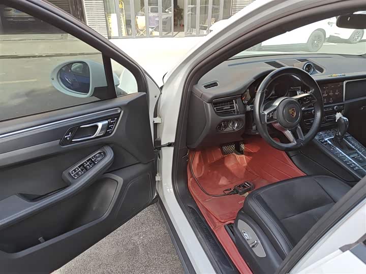 Фото 13 - Porsche Macan