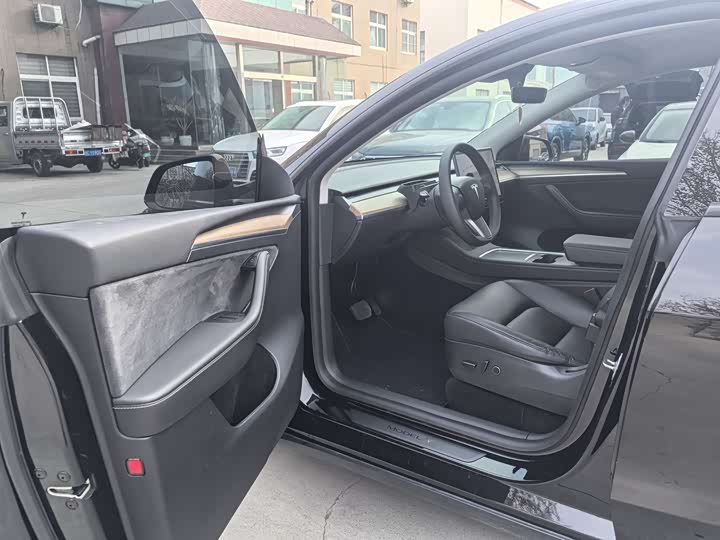 Фото 6 - Tesla Model Y