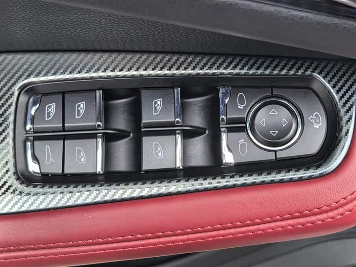 Фото 14 - Porsche Macan