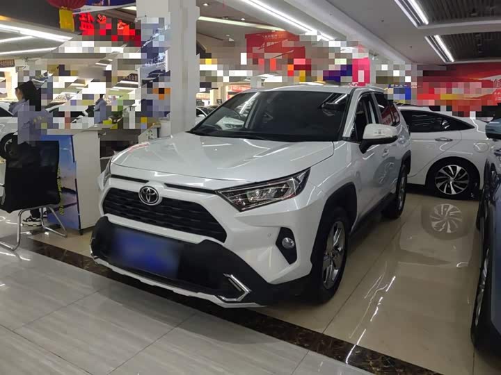 Фото 1 - Toyota RAV4