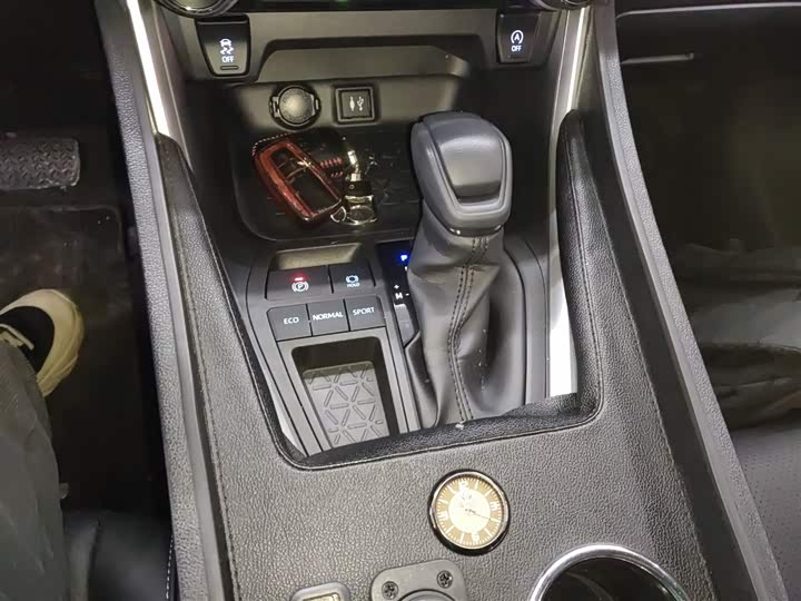 Фото 14 - Toyota RAV4