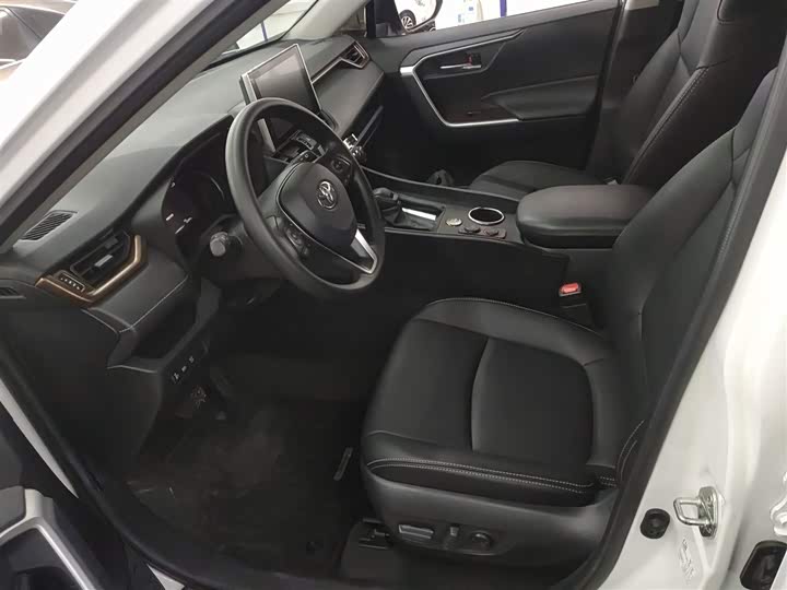 Фото 15 - Toyota RAV4