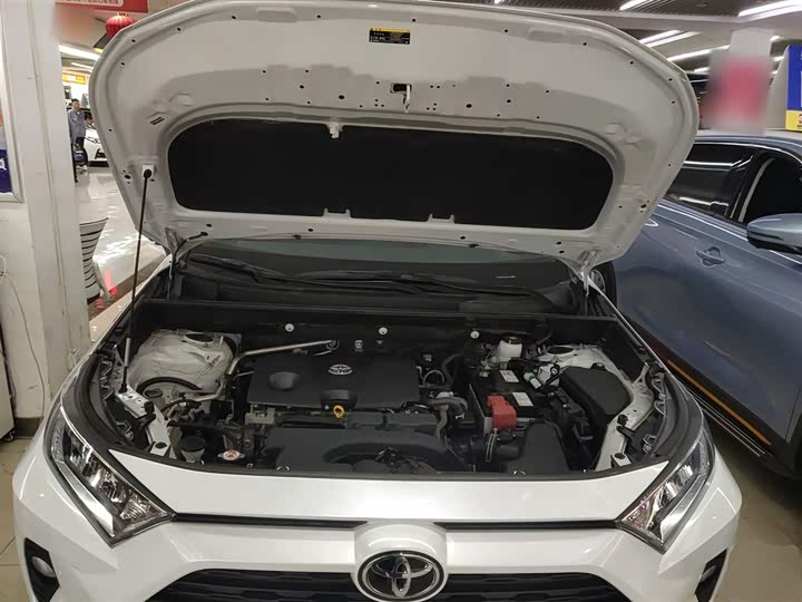 Фото 20 - Toyota RAV4