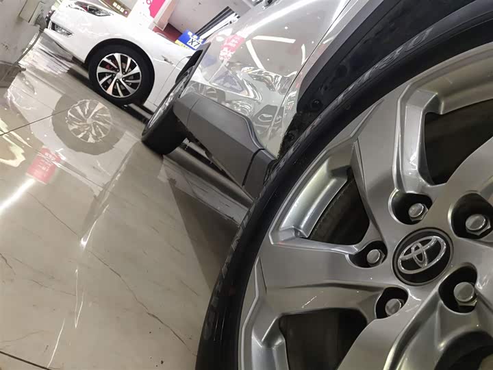 Фото 21 - Toyota RAV4