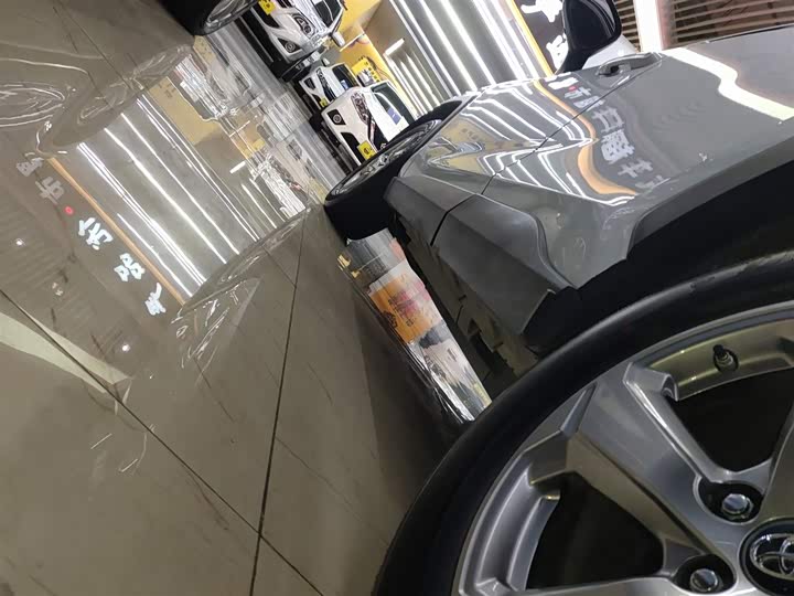 Фото 22 - Toyota RAV4