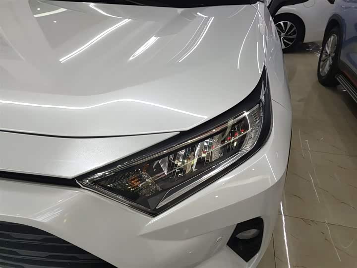 Фото 24 - Toyota RAV4