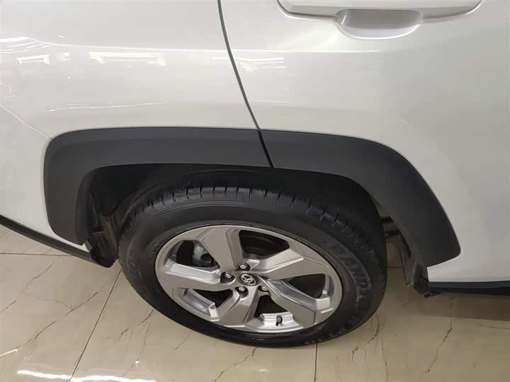 Фото 26 - Toyota RAV4