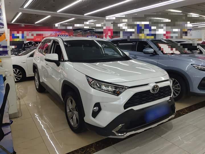 Фото 4 - Toyota RAV4
