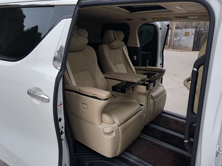 Фото 13 - Toyota Vellfire