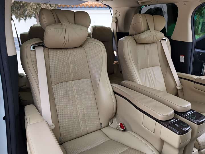 Фото 16 - Toyota Vellfire