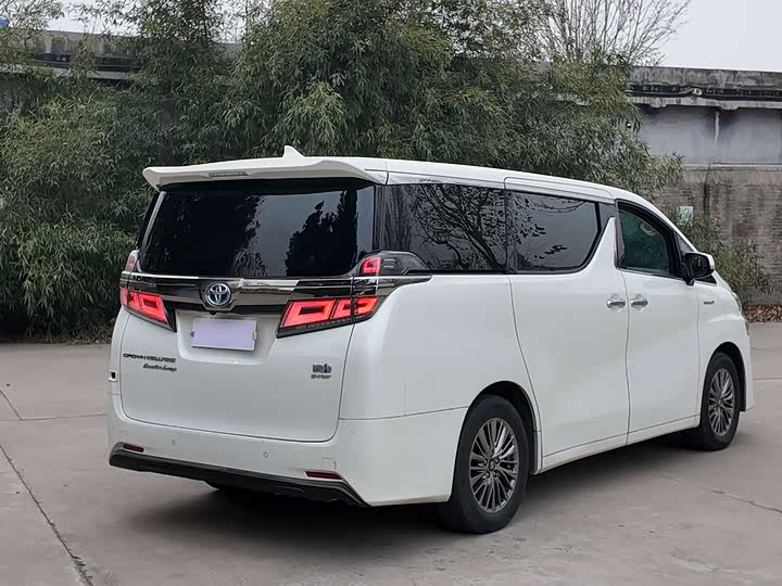 Фото 18 - Toyota Vellfire