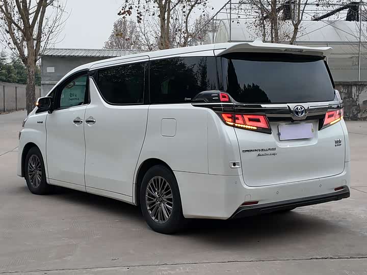 Фото 19 - Toyota Vellfire