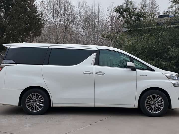Фото 3 - Toyota Vellfire
