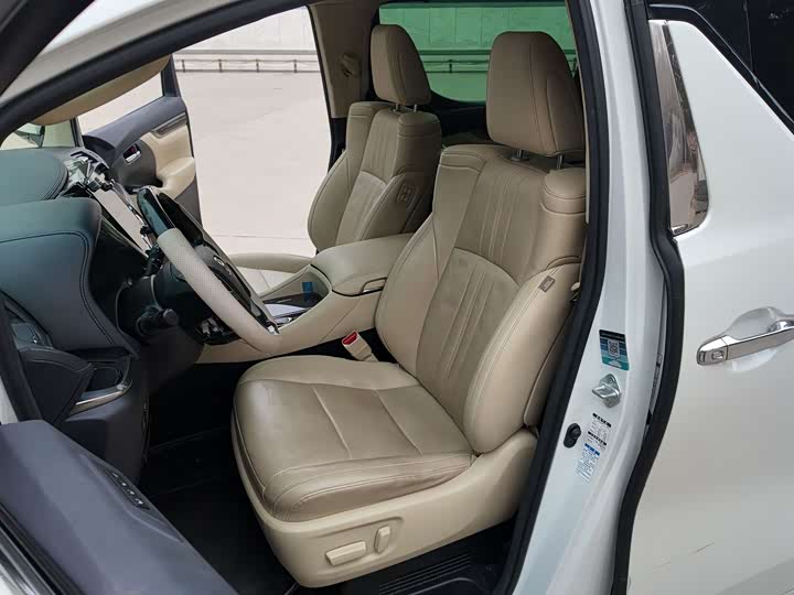 Фото 6 - Toyota Vellfire