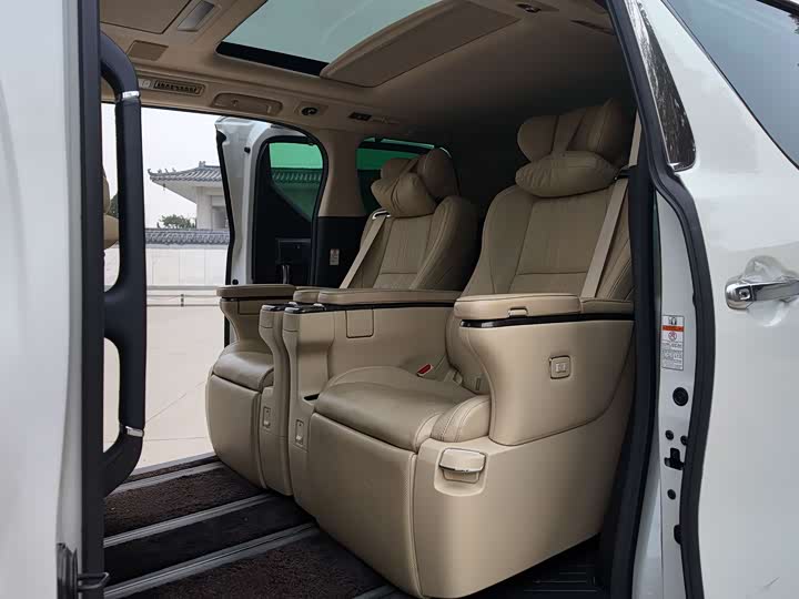 Фото 9 - Toyota Vellfire