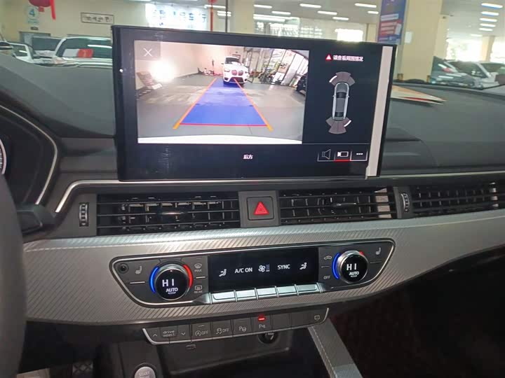 Фото 13 - Audi A4L