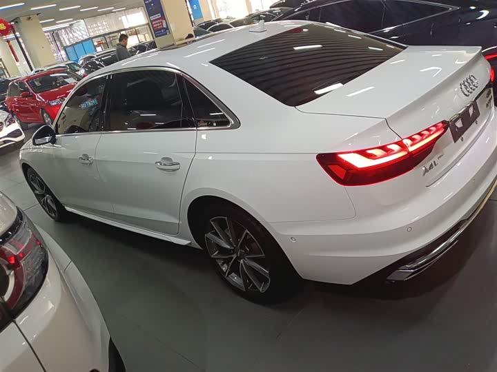 Фото 5 - Audi A4L