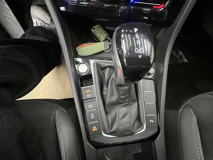 Фото 14 - Volkswagen Sagitar L