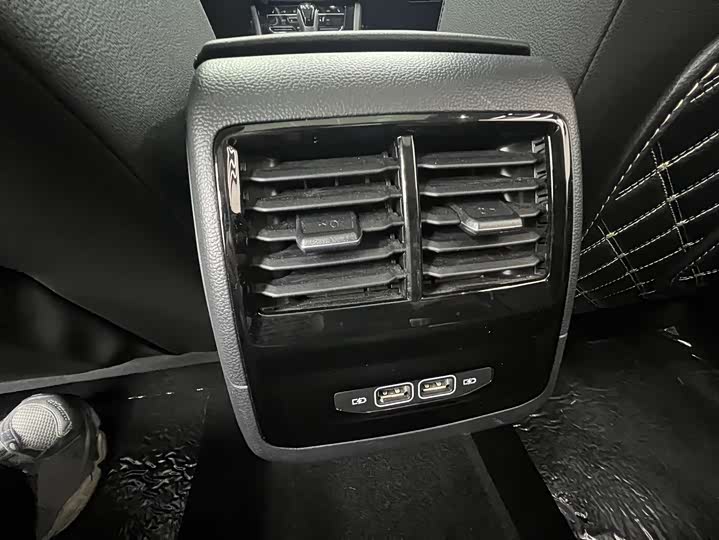 Фото 18 - Volkswagen Sagitar L