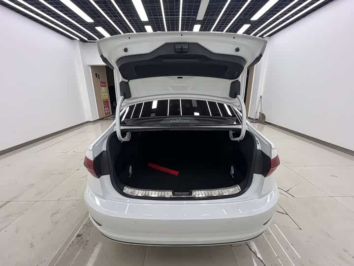 Фото 19 - Volkswagen Sagitar L