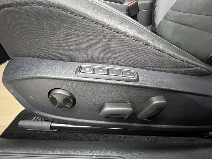 Фото 9 - Volkswagen Sagitar L