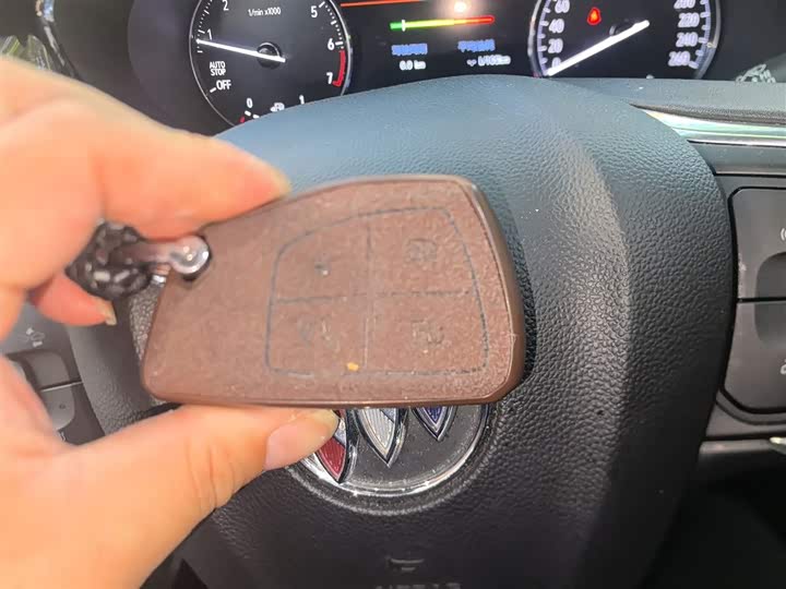 Фото 12 - Buick Envision Plus