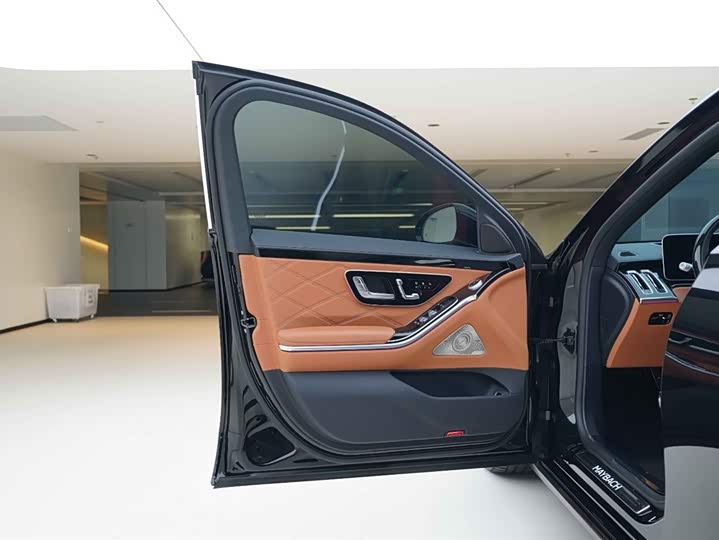 Фото 16 - Mercedes-Benz Maybach S-Class