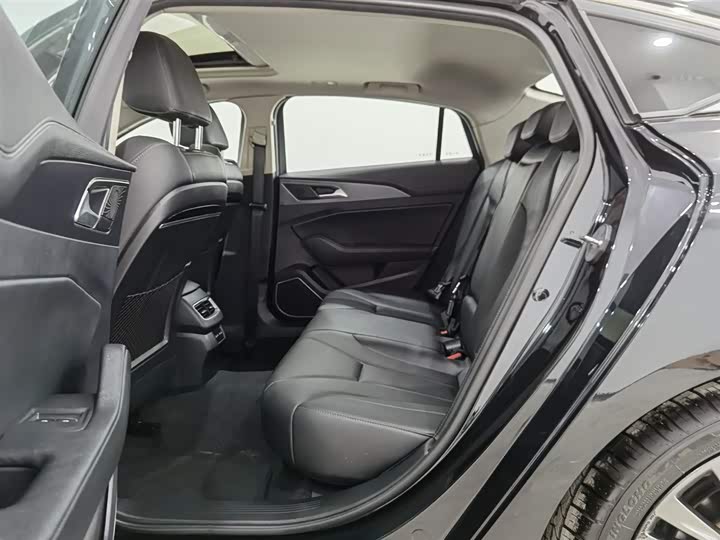 Фото 15 - Hongqi H5