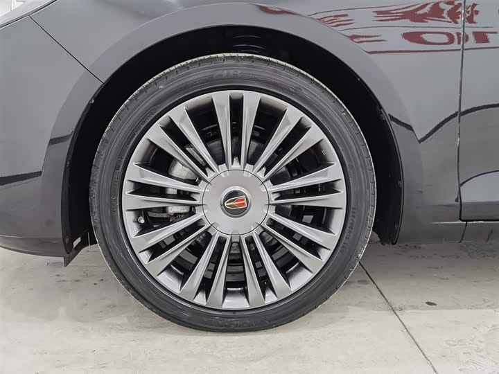 Фото 17 - Hongqi H5