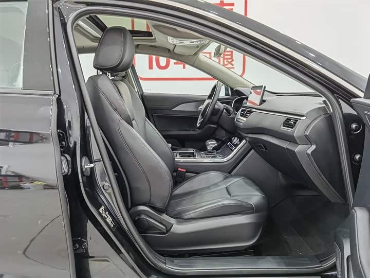 Фото 23 - Hongqi H5