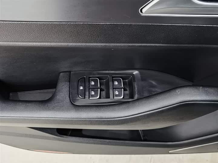 Фото 9 - Hongqi H5