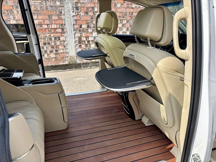 Фото 14 - Buick GL8 ES