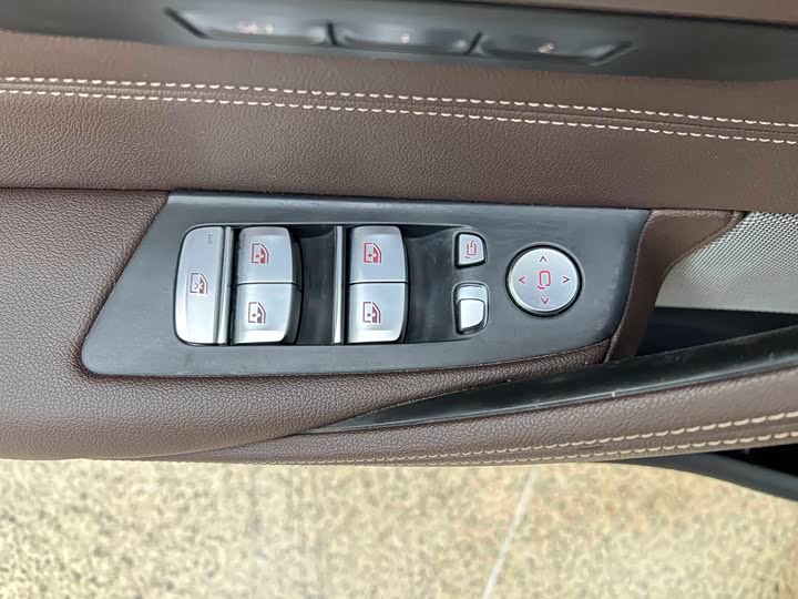 Фото 13 - BMW 5 Series