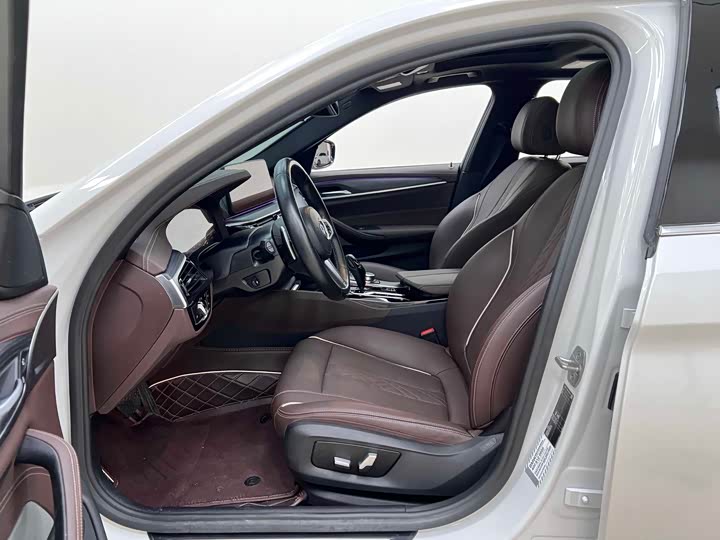 Фото 16 - BMW 5 Series