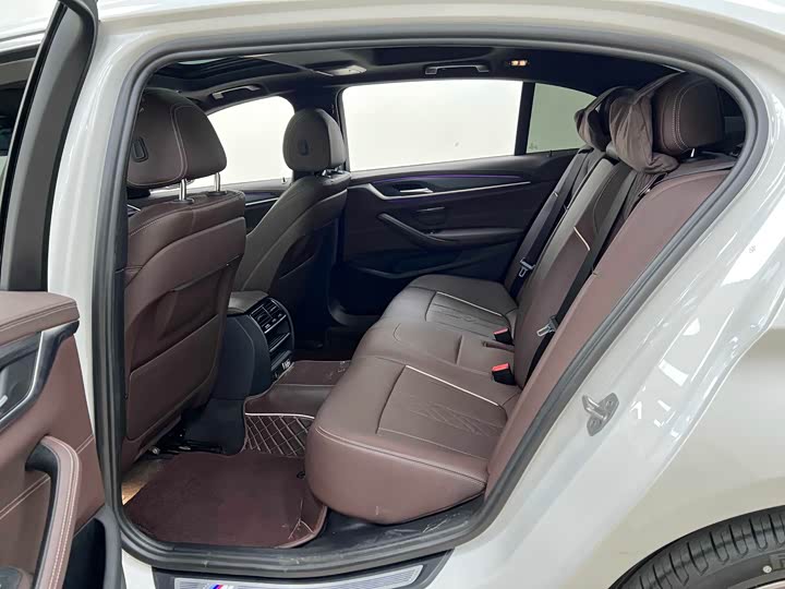 Фото 17 - BMW 5 Series