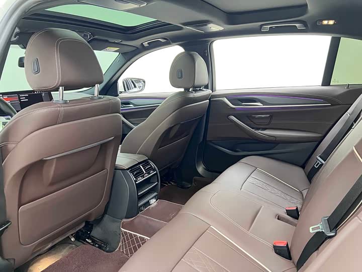 Фото 18 - BMW 5 Series