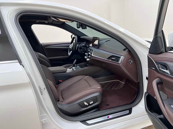 Фото 36 - BMW 5 Series