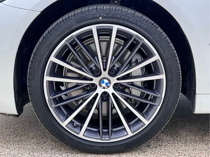 Фото 9 - BMW 5 Series