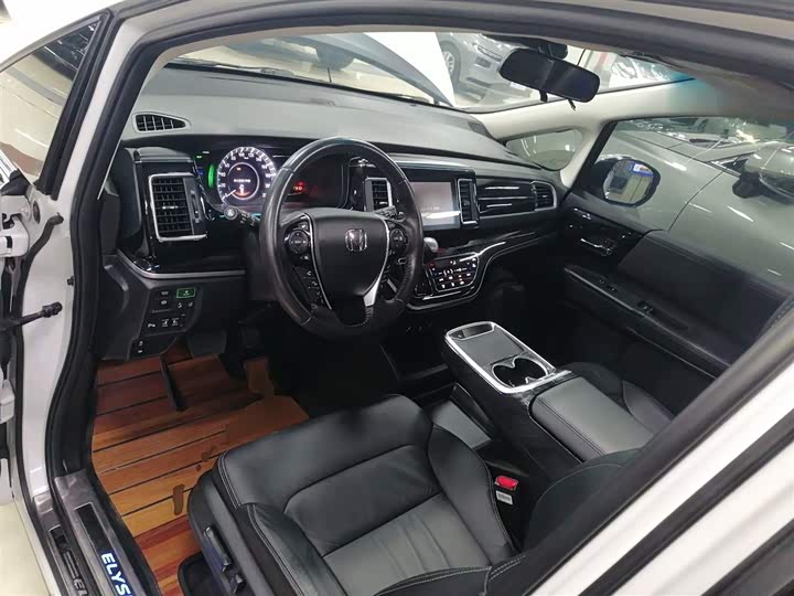 Фото 10 - Honda Elysion